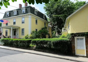 Yankee Peddler Inn hotel thumbnail 2