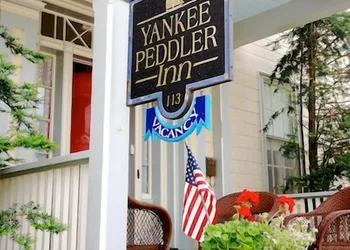 Yankee Peddler Inn hotel thumbnail 3