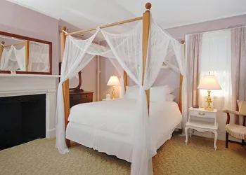 Yankee Peddler Inn hotel thumbnail 8