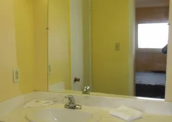Red Carpet Inn Allentown Hausman Road hotel thumbnail 7