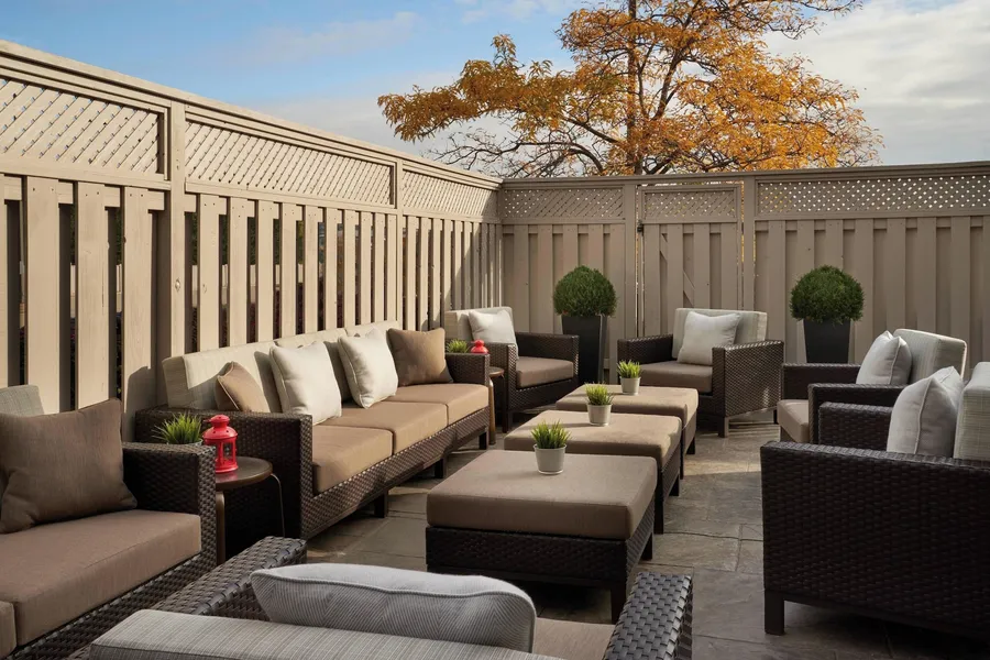 Courtyard by Marriott Toronto Airport hotel detail image 2