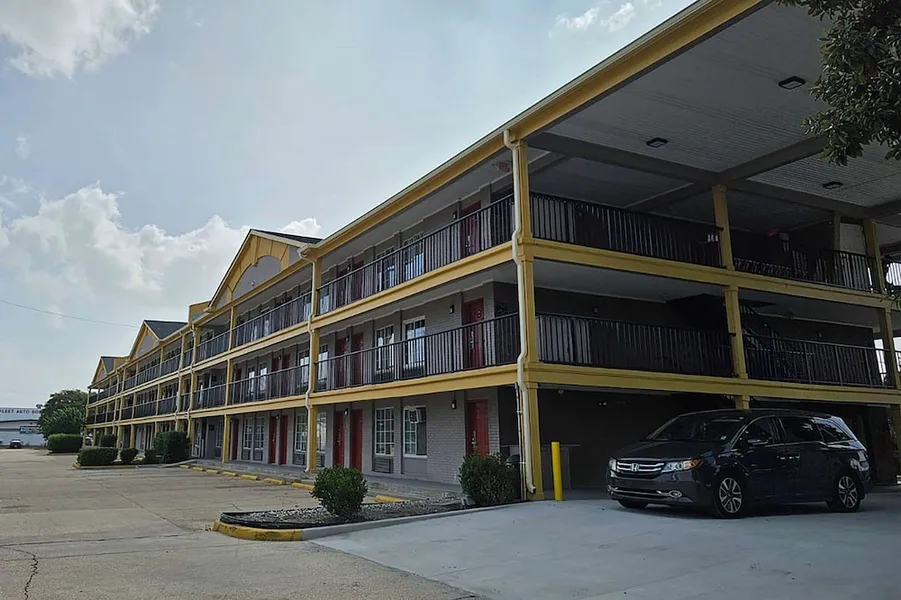 Super 8 by Wyndham Metairie hotel detail image 2