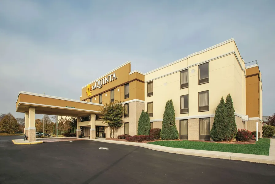 La Quinta Inn & Suites by Wyndham Mechanicsburg - Harrisburg hotel detail image 2