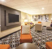 La Quinta Inn & Suites by Wyndham Mechanicsburg - Harrisburg hotel detail image 3