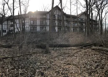 Spring House Inn hotel thumbnail 3