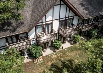 Spring House Inn hotel thumbnail 5