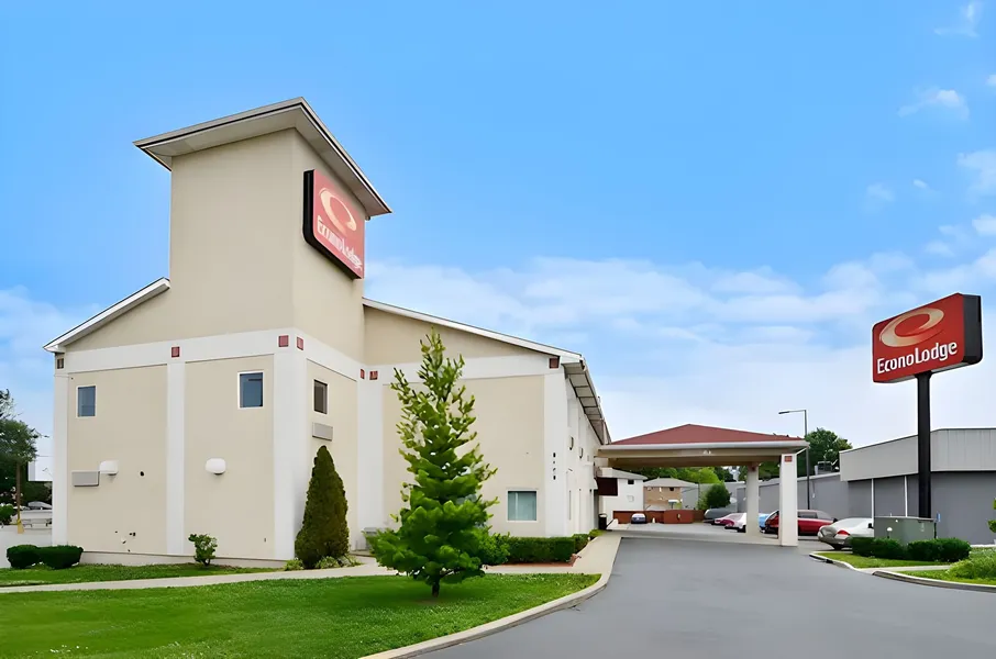 Econo Lodge Louisville Airport hotel detail image 2
