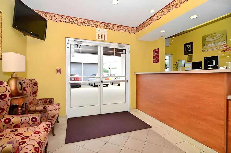 Econo Lodge Louisville Airport hotel detail image 6