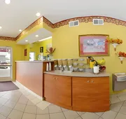Econo Lodge Louisville Airport hotel detail image 7