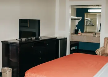 Victorian Inn & Suites hotel thumbnail 5