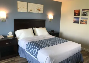 Ledges by the Bay hotel thumbnail 7