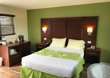 Ledges by the Bay hotel thumbnail 8