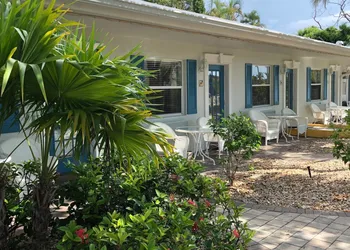 Marco Island Lakeside Inn hotel thumbnail 3