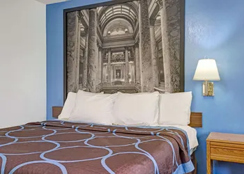 Super 8 by Wyndham Buffalo hotel thumbnail 6