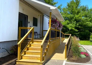 Lake Ontario Motel & Inn hotel thumbnail 3