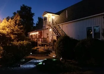 Lake Ontario Motel & Inn hotel thumbnail 4