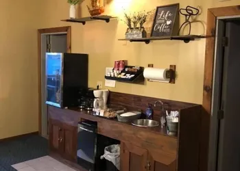 Lake Ontario Motel & Inn hotel thumbnail 8
