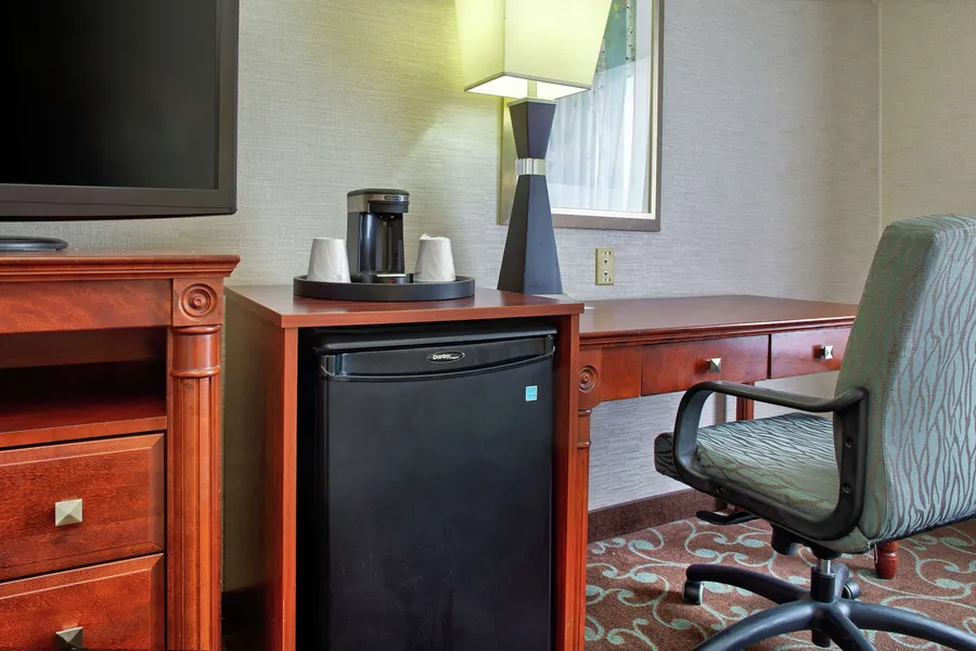 Hampton Inn & Suites by Hilton Toronto Airport hotel detail image 6