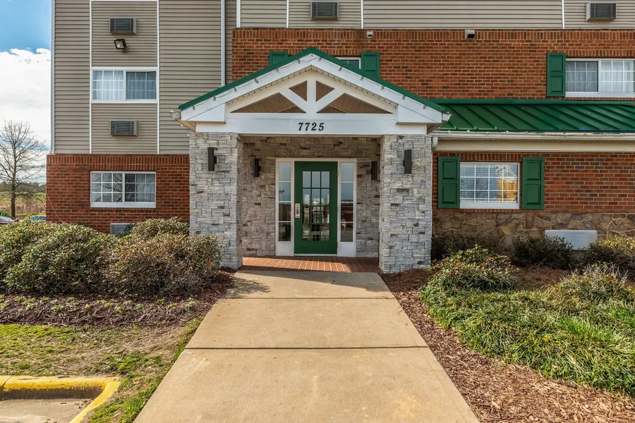 HomeTowne Studios & Suites by Red Roof Charlotte - Concord hotel detail image 2