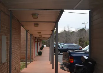 Bravo Inn Greensboro hotel thumbnail 2