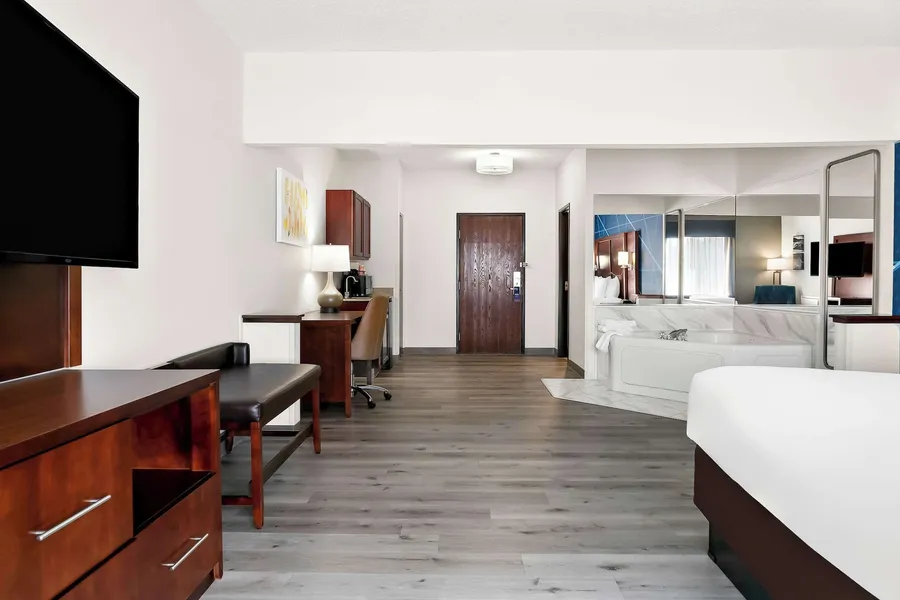 Comfort Suites Southfield/Detroit hotel detail image 6