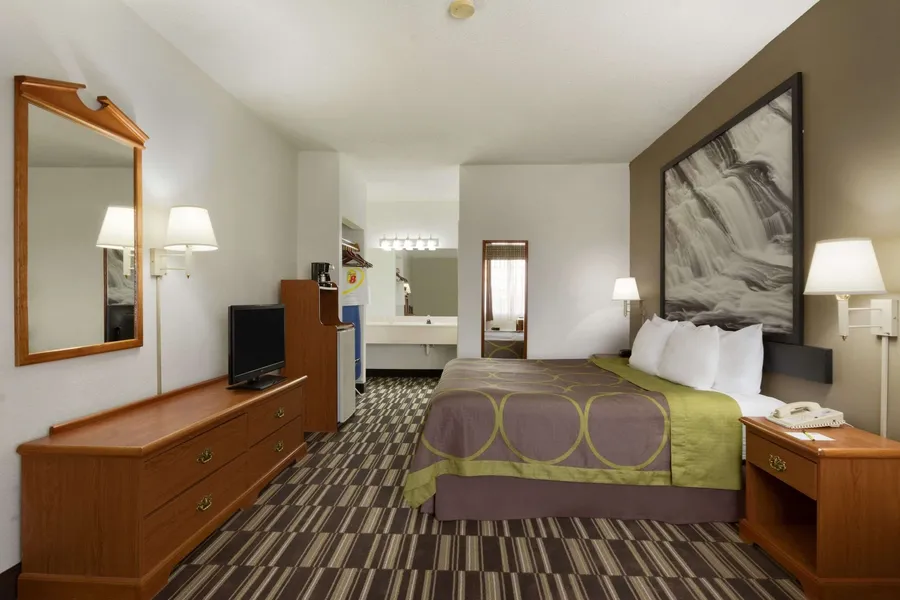 Super 8 by Wyndham Chatsworth/Dalton hotel detail image 6