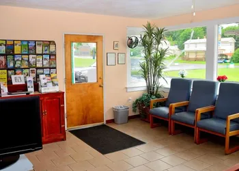 Cardinal Inn hotel thumbnail 3