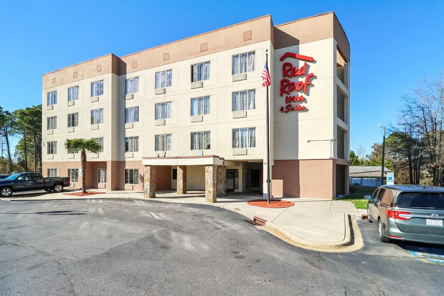Red Roof Inn & Suites Fayetteville - Fort Bragg hotel detail image 2