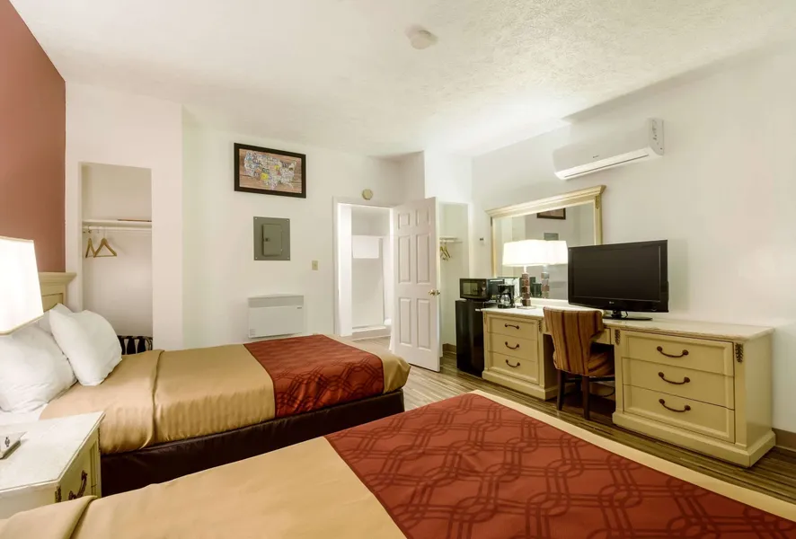 Econo Lodge Inn & Suites Lake Harmony - Pocono Mountains Area hotel detail image 6