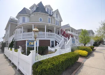 Coastal Chateau hotel thumbnail 3