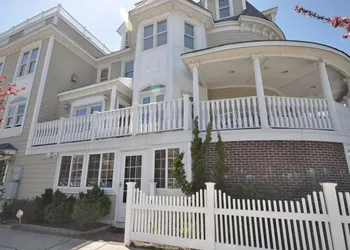 Coastal Chateau hotel thumbnail 4