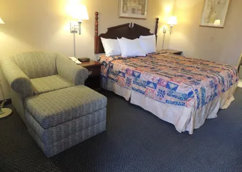 Econo Lodge hotel thumbnail 5