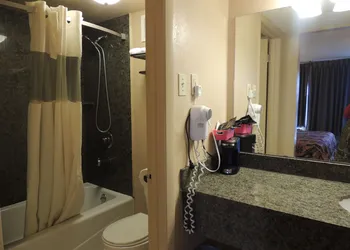 Econo Lodge hotel thumbnail 6
