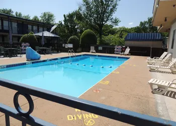 Econo Lodge hotel thumbnail 7