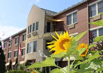 Camden Riverhouse Hotel hotel thumbnail 3