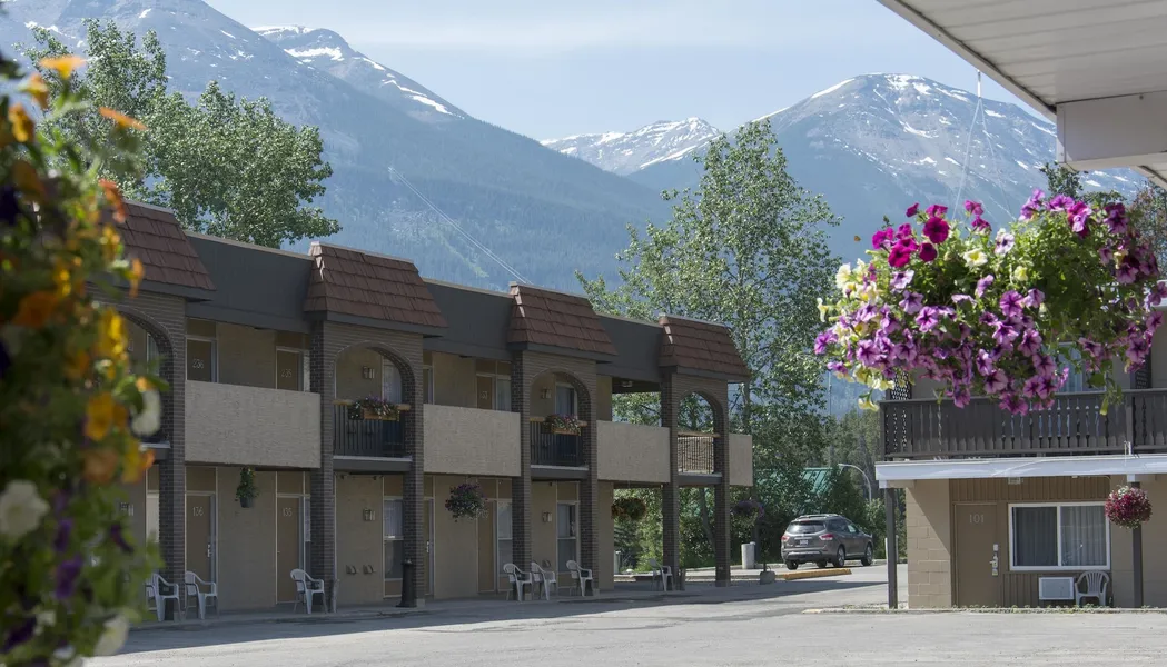 Maligne Lodge hotel detail image 2