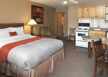 Maligne Lodge hotel thumbnail 8