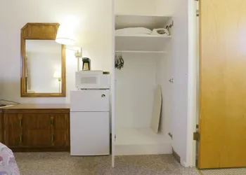 Town House Motel hotel thumbnail 5