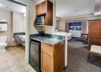 Heritage Inn & Suites hotel thumbnail 5