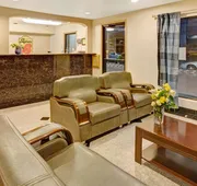 Super 8 by Wyndham Mont Belvieu/Baytown East hotel detail image 3
