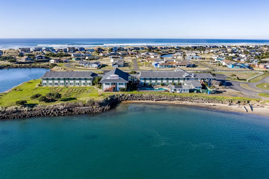 Waldport Bayfront Hotel and Restaurant hotel detail image 2