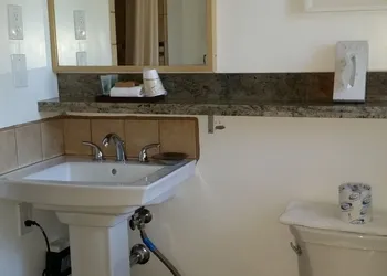 Marin Lodge hotel thumbnail 8