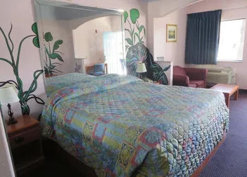 Travelers Inn and Suites Liberty hotel thumbnail 4