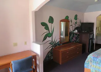 Travelers Inn and Suites Liberty hotel thumbnail 8
