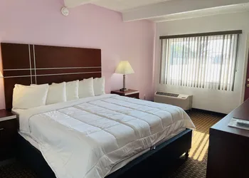 Tesla MedBed Center, East Dubuque hotel thumbnail 4