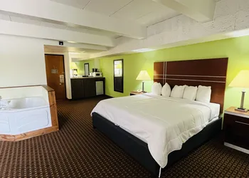 Tesla MedBed Center, East Dubuque hotel thumbnail 7