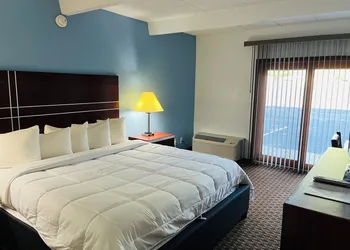 Tesla MedBed Center, East Dubuque hotel thumbnail 8