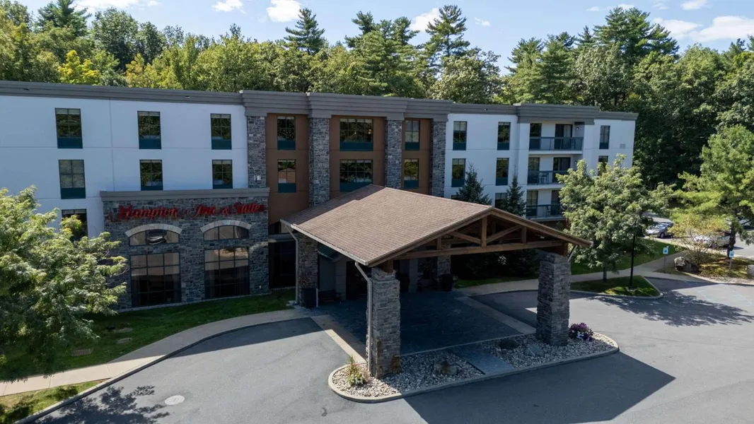 Hampton Inn & Suites Lake George hotel detail image 2