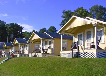 Half Moon Motel & Cottages hotel thumbnail 5