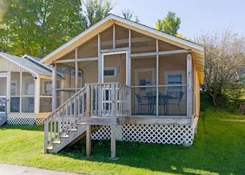 Half Moon Motel & Cottages hotel thumbnail 6